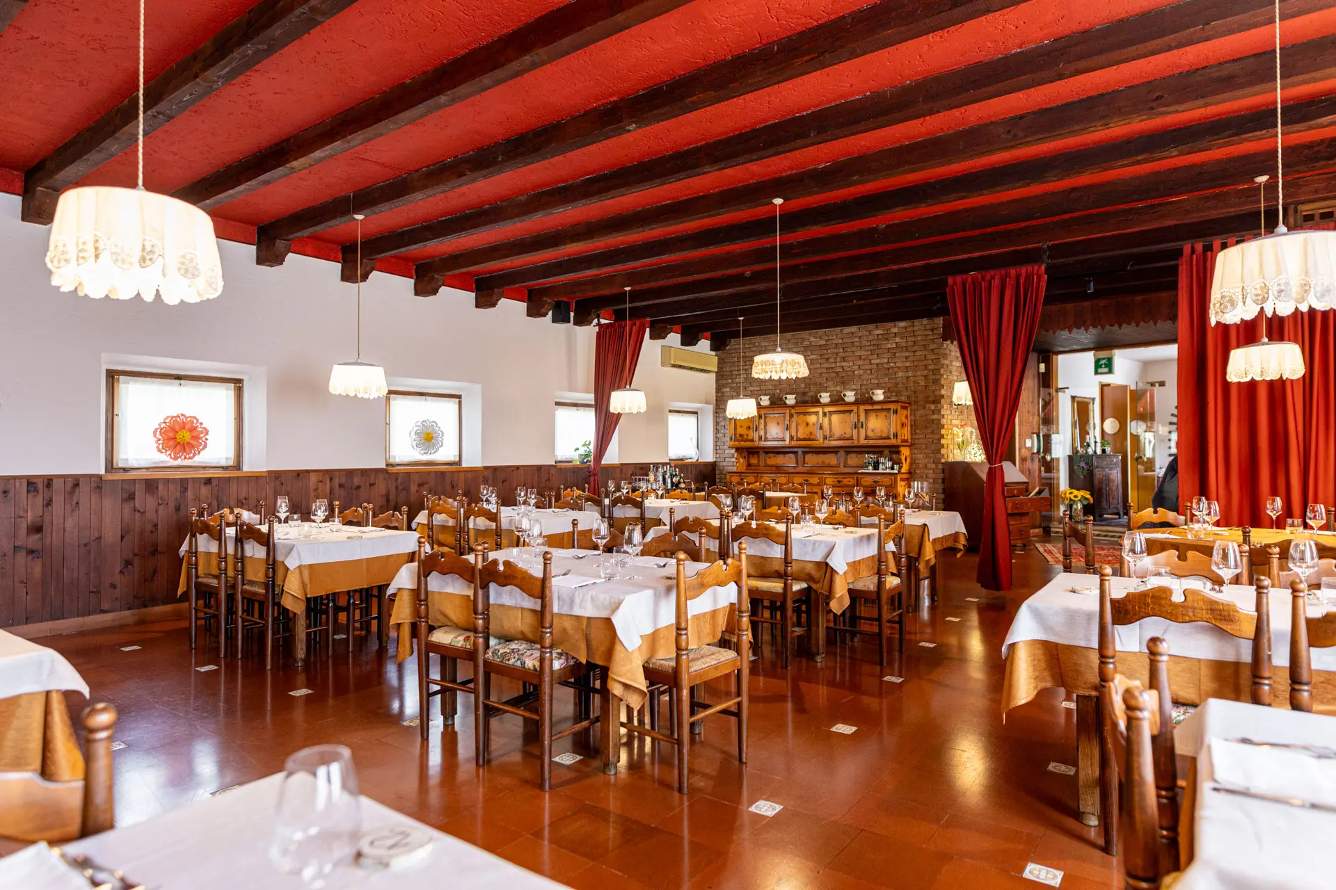 Trattoria dalla Marianna | Dati societari - Sala ristorante- trattoria dalla marianna